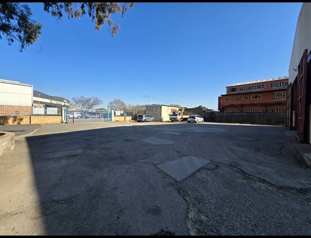 1,350M² FACTORY TO LET IN TUNNEY